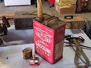 lot 374 image: Lot of (3) Vintage Containers - E-Z Pour No. 1001 1-Gallon Gas Can, 3-in-1 Household Oil Can 1-oz, Coin Bank