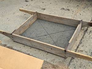 lot 399 image: Vintage Shaker Table