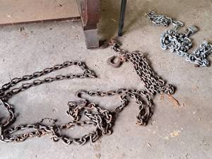 lot 406 image: Lot of (4) Assorted Chains