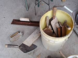 lot 410 image: Lot of (1 Bucket) Masonry Trowels