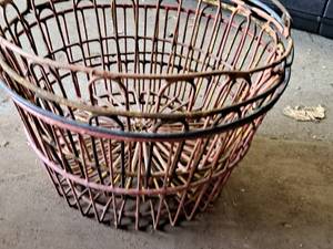 lot 415 image: Lot of (4) Metal Egg Baskets
