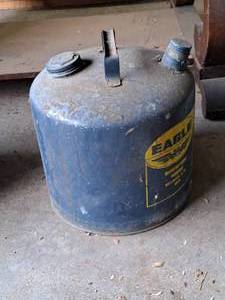 lot 423 image: 5-Gallon Galvanized Gas Can