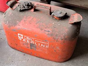 lot 424 image: 5-Gallon Metal Marine Gas Can