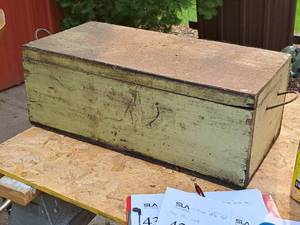 lot 432 image: Wooden Crate