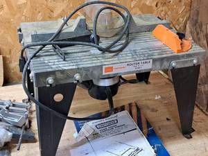 lot 116 image: Sears Router 315.17381 with Sears Craftsman Router Table 25457