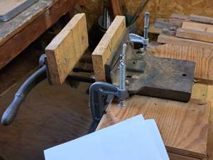 lot 450 image: 7-14 Bench Vise