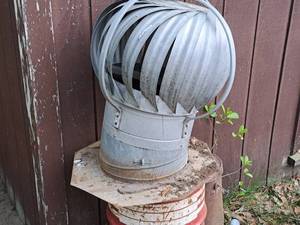 lot 469 image: Roof-Top Metal Vent Fan