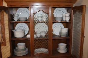 lot 505 image: Castle (Japan) 100-piece Sakurai Designer Collection China Set - Plates, Cups, Saucers, Platters, Serving Bowls