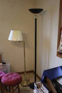 lot 506 image: Lot of (2) Floor Lamps - Reading Lamp, Uplight Lamp