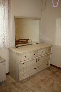 lot 515 image: Wood Dresser with Mirror
