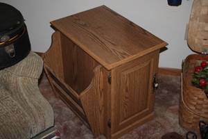 lot 520 image: Wood Magazine End Table