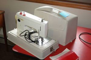 lot 524 image: Sears Portable Sewing Machine 158.12391