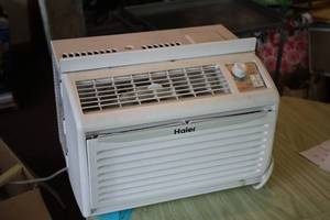 lot 531 image: Haier 5200-BTU Window Room Air Conditioner Unit HWF05XC7