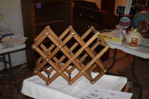 lot 548 image: 22 Wood Wine Rack
