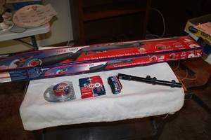 lot 552 image: Crosman RepeatAir 1077 Pellet Gun (in original box) with Scope, CO2 Canisters and Pellets