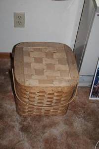 lot 560 image: Wicker Basket with Lid