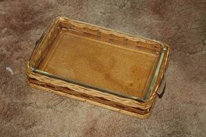 lot 569 image: Pyrex Baking Dish with Wicker Serving Tray