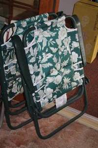 lot 574 image: Lot of (2) Floral theme Folding Lawn Chairs