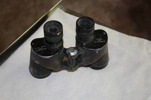 lot 591 image: Vintage 1942 Nash Corp M3 Binoculars