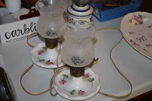 lot 596 image: Lot of (2) 9 Floral Base, Frosted Glass Floral Shade Table Lamps