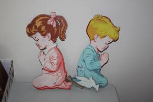 lot 598 image: Lot of (2) Wall Dcor - Praying Boy and Girl