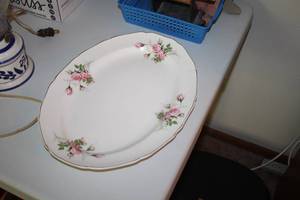 lot 600 image: Rose theme Serving Platter 15x11