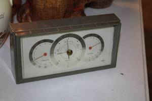 lot 890 image: ThermometerBarometerHydrometer Combo Gauge