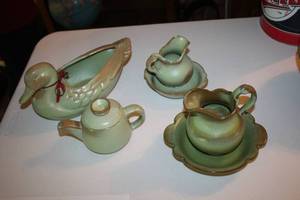 lot 897 image: Lot of (4) Frankoma 6J Table Dcor - Duck Dish, Creamer with Saucer, Tea Pot, Water Pitcher with Saucer