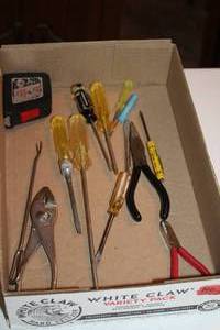 lot 910 image: Lot of (14) Hand Tools (in a flat) - Slip Joint Pliers, Wire Cutters, Screwdrivers, Needlenose Pliers, Tape Measure