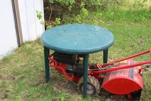 lot 918 image: Plastic Table