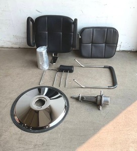 lot 68 image: Artist Hand All Purpose Hydraulic Black Reclining Barber Chair