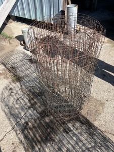 lot 49 image: chicken wire