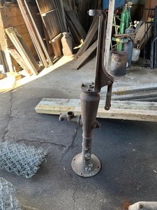 lot 52 image: Kendallville pump   hoosier