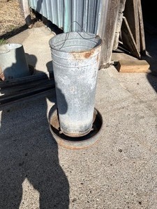 lot 45 image: Big Chicken feeder