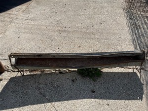 lot 42 image: 3ft Chicken Feeder