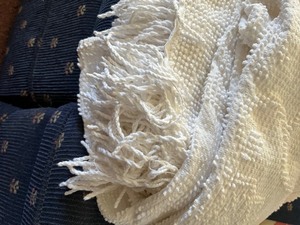 lot 21 image: Vintage White Bed Spread