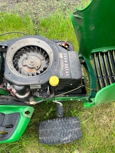 lot 66 image: John Deere garden tractor
