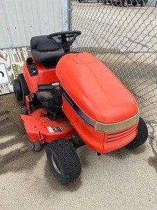 lot 65 image: simplicity garden tractor mower