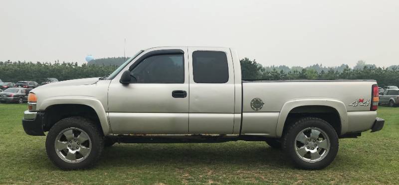 lot 4 image: 2005 GMC Sierra 1500 4x4
