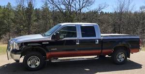 lot 2 image: 2006 Ford F250 XLT Super Duty 4x4 Harley Davidson Edition