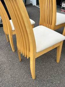 lot 1 image: Set of 4 Chairs