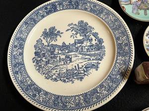 lot 18 image: Vintage Platters, Saucers, Salt & Pepper
