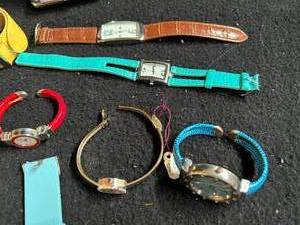 lot 23 image: Lot of Vintage Watches