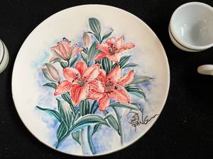 lot 32 image: Corning Mugs, Floral Decorative Platter