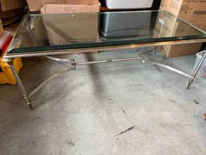 lot 33 image: Glass Coffee Table