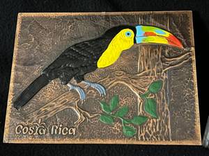 lot 44 image: Assorted Wall Plaque Decor