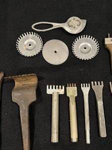 lot 84 image: Vintage Leather Making Lacing & Thonging Chisels