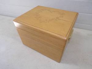 lot 7 image: Wood Box with Felt Lining