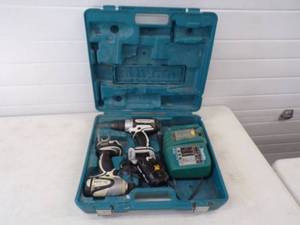 lot 11 image: 18V Makita Cordless drill, Driver with Battery, charger and case