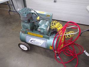 lot 13 image: Air Compressor